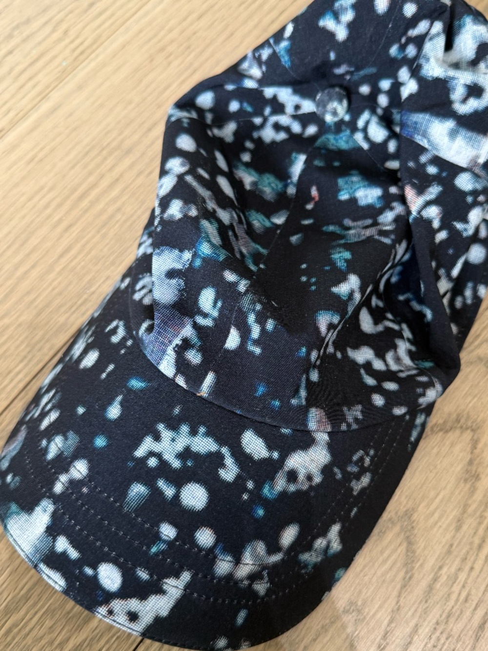 Black dip dye lululemon running hat